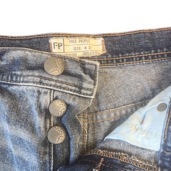 Women's Free People Denim Jean Shorts Button Fly Distressed 27 - Picture 3 of 4